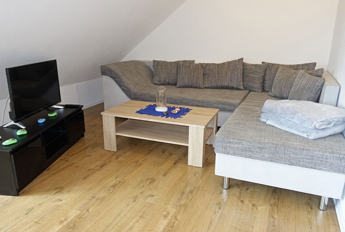 Couch mit Flachbildschirm mit Sat-/TV